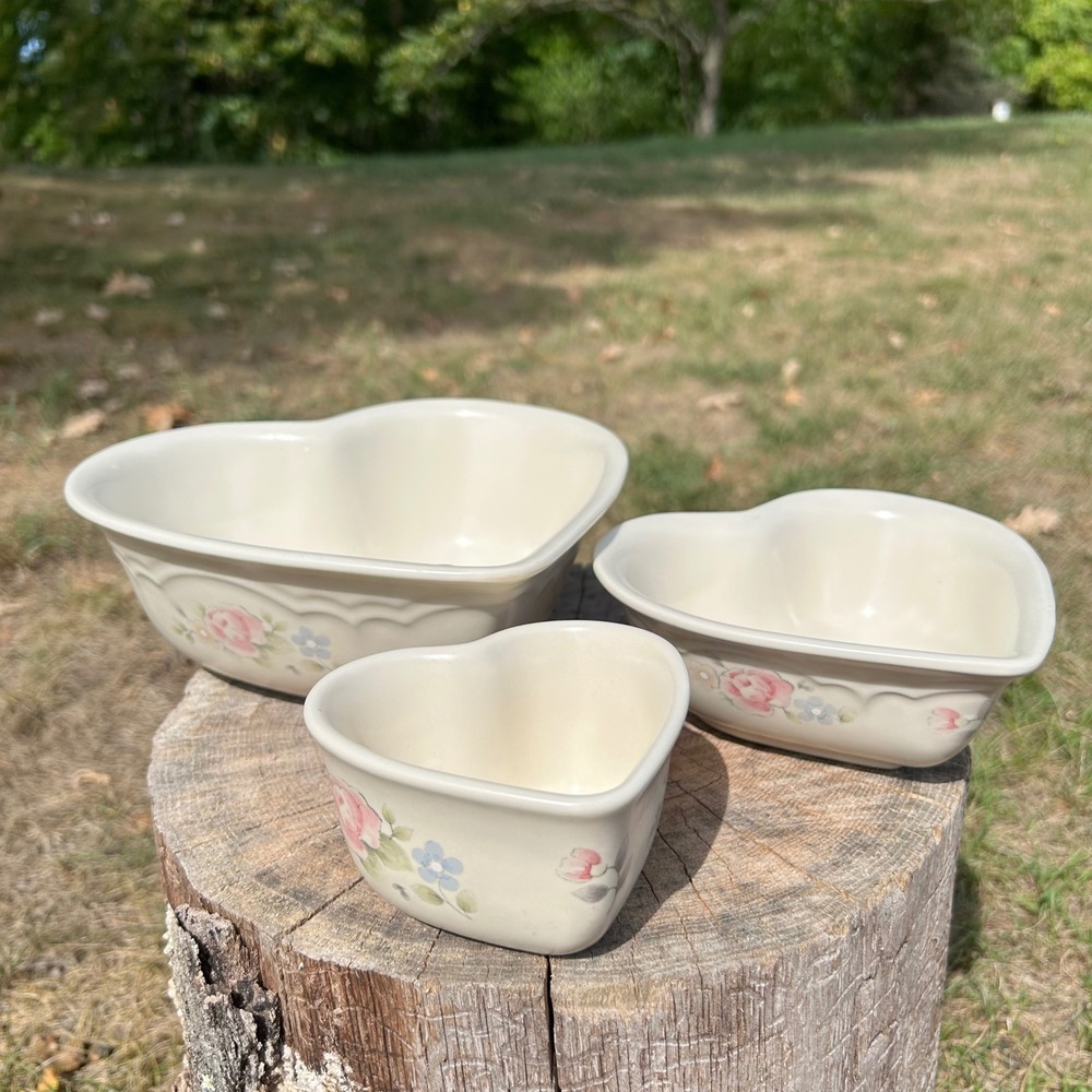 Pfaltzgraff Heart Shaped Nesting Bowls 3pc Set Tea Rose Stoneware Cottagecore